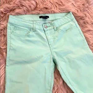 FOREVER 21. MINT SKINNY JEANS SZ US 27.